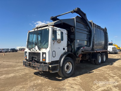 2003 Mack MR688S 6x4 Front Loader شاحنة جمع النفايات