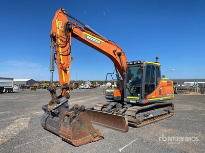 2017 Doosan DX140 LC حفارة بجنزير