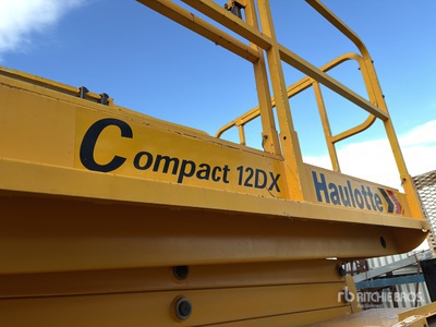 2009 Haulotte Compact12DX 4x4 Diesel w/Custom Built T/A Trailer Hebebühne