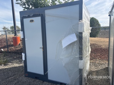 2026 SDLMT 6 ft 10 in x 6 ft 3 in Toilettes portatives (Unused)