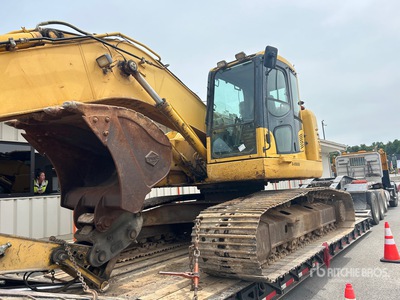 2011 Komatsu PC228USLC-8 حفارة بجنزير