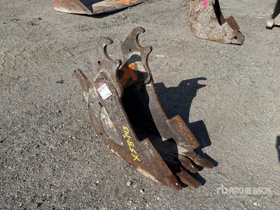 2019 John Deere 12 in Digging Excavator Bucket - Fits Paladin