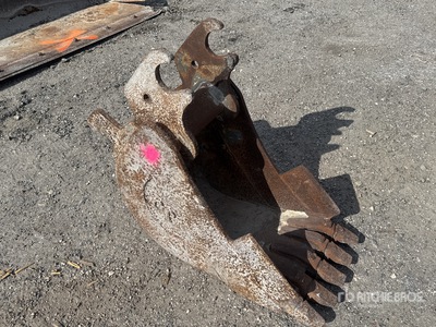 2019 John Deere 12 in Digging Excavator Bucket - Fits Paladin