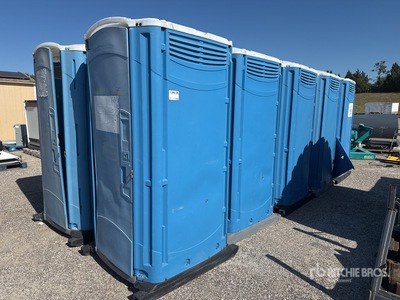Quantity of (10) 3 ft 5 in x 3 ft 5 in 1 Person Draagbaar toilet