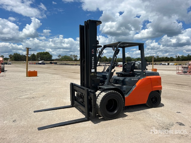 2015 Toyota 8FG50U 8650 lb Forklift