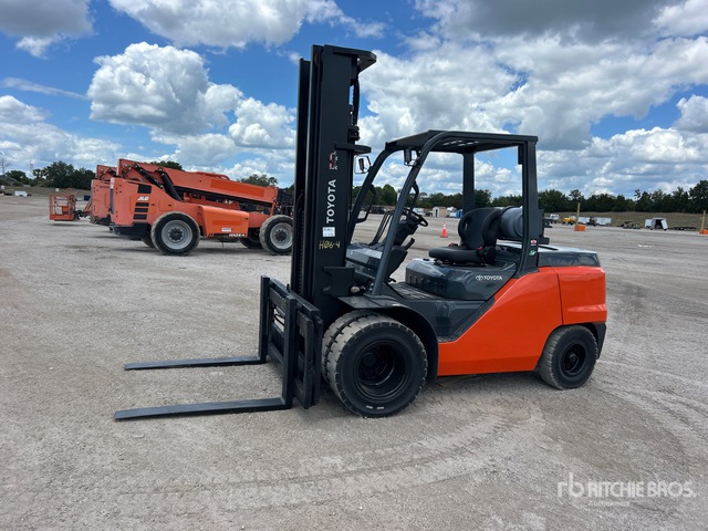 2017 Toyota 8FG50U 8650 lb Pneumatic Tire Forklift
