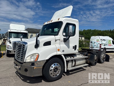 2015 Freightliner Cascadia 113 6x4 T/A Day Cab Truck Tractor