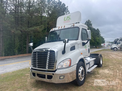 2013 Freightliner Cascadia 113 S/A Day Cab Truck Tractor