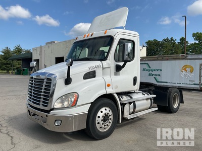 2014 Freightliner Cascadia 113 4x2 S/A Day Cab Truck Tractor