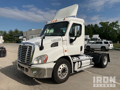 2013 Freightliner Cascadia 113 4x2 S/A Day Cab Truck Tractor