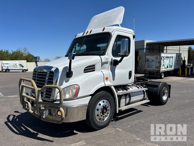 2013 Freightliner Cascadia 113 4x2 S/A Day Cab Truck Tractor