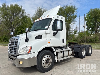 2017 Freightliner Cascadia 113 6x4 T/A Day Cab Truck Tractor