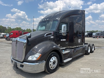 2021 Kenworth T680 6x4 Ciągnik siodłowy T/A z kabiną sypialną