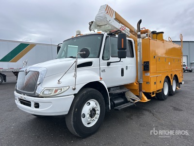 Posi-Plus 194-42-C 42 ft on 2004 International 4400 6x4 Bucket Truck