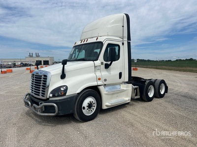 2019 Freightliner Cascadia 125 6x4 T/A Dagcabine Trekker