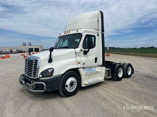 2019 Freightliner Cascadia 125 6x4 T/A Day Cab Truck Tractor