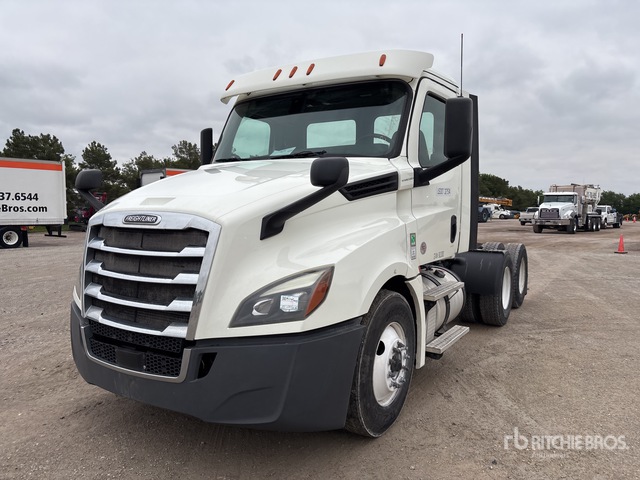 2018 Freightliner Cascadia 126 6x4 T/A Day Cab Truck Tractor