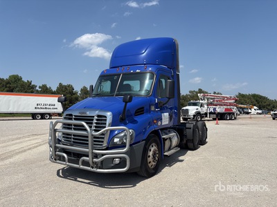 2020 Freightliner Cascadia 113 6x4 T/A Day Cab Truck Tractor