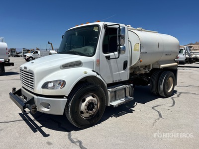 2018 Freightliner M2 106 2000 gal 4x2 Camion à eau