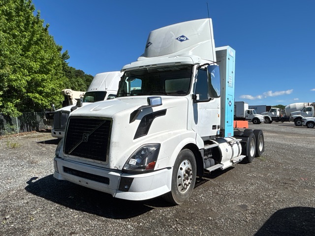2015 Volvo CNG 6x4 T/A Day Cab Truck Tractor
