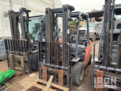 Toyota 8FGU25 4500 lb Pneumatic Tire Forklift