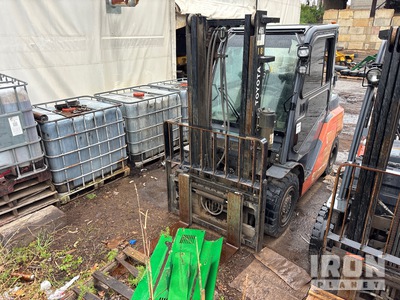 2015 Toyota 8FG35U 7300 lb Pneumatic Tire Forklift