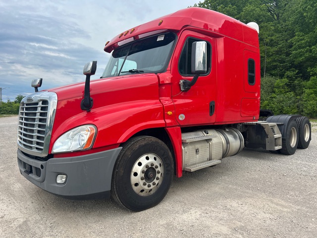 2018 Freightliner Cascadia 125 6x4 T/A Sleeper Truck Tractor