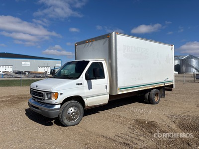 2000 Ford E-450 4x2 Camion fourgon