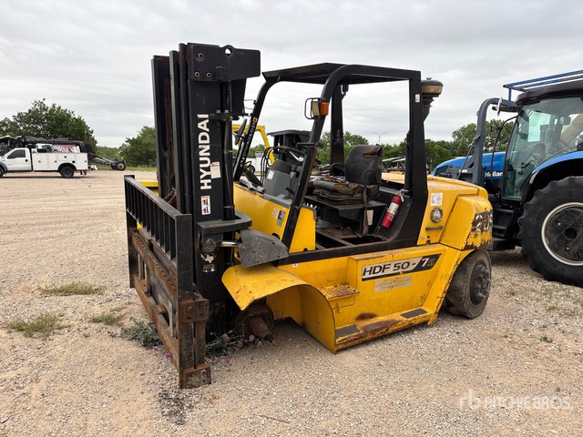 Hyundai HDF70-7S 10575 lb Forklift (Inoperable)