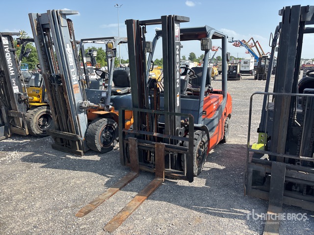 Nexen NXL160 4048 lb Pneumatic Tire Forklift (Inoperable)