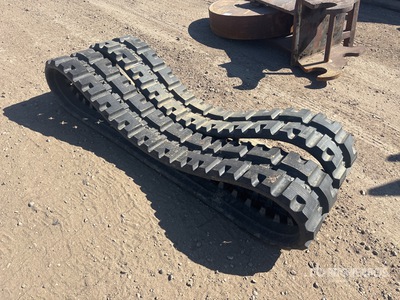 Quantity of (2) B320 トラック (Unused) - Fits Compact Track Loader