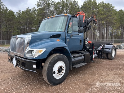 2003 International 7000 4x2 Roll-Off Truck