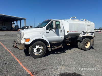 2004 Ford F-650 2000 gal 4x2 Water Truck