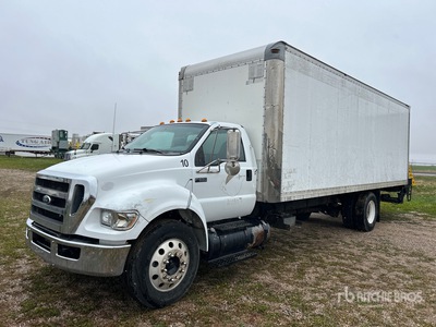 2011 Ford F-650 4x2 Camion fourgon