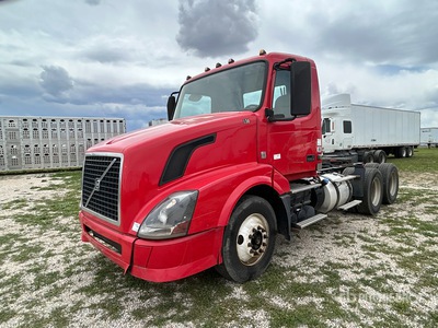 2015 Volvo VNL 6x4 トラックトラクター（T/A）