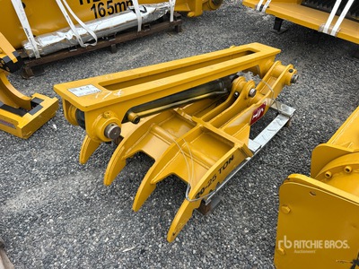 2025 HW THUMB20-25H 30 in Hydraulic Excavator Thumb - Fits Cat 320, 325 / 20 - 25 ton (Unused)