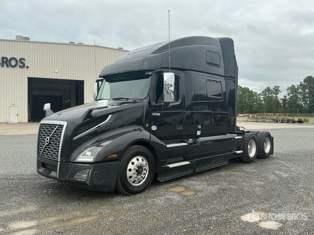 2022 Volvo VNL860 6x4 T/A Sleeper Truck Tractor