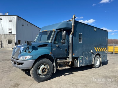 2003 International 4400 4x2 Nutzkraftwagen