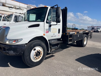 2005 International 4300 4x2 Camión Caja Abierta