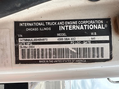 2005 International 4300 4x2 Flatbed Truck