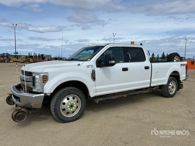 2019 Ford F-350 XLT 4x4 Crew Cab Hi-Rail Pickup