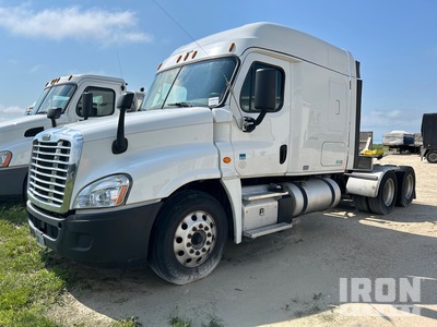 2017 Freightliner Cascadia 6x4 Cabeza Tractora Cabina Dormitorio (Inoperable)