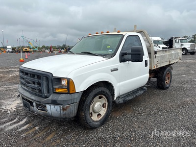 2006 Ford F-350 4x2 Camion à Plateau