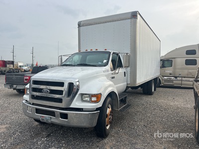 2005 Ford F-650 4x2 Furgoneta caja cerrada (Inoperable)