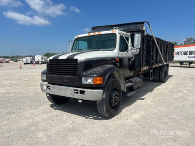 1999 International 4900 4x2 S/A Dump Truck