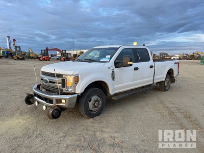 2019 Ford F-350 XLT 4x4 Crew Cab Hi-Rail Pickup