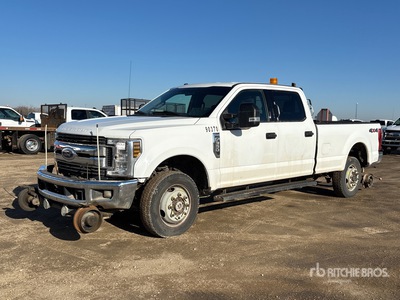 2019 Ford F-350 XLT 4x4 Crew Cab Hi-Rail Pickup