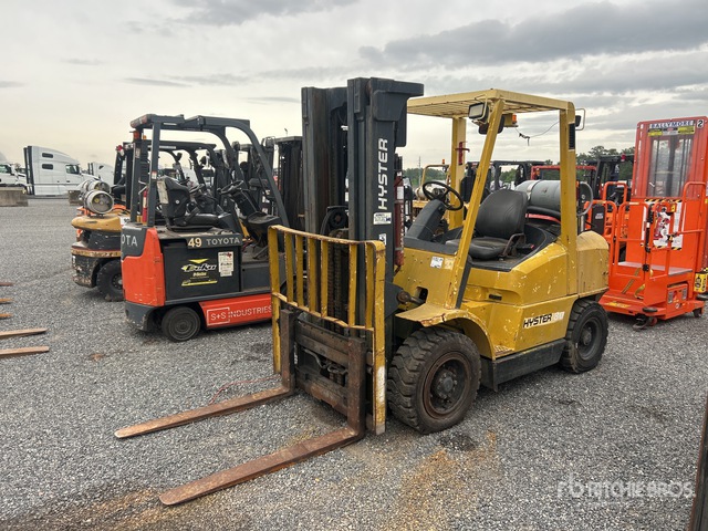 Hyster 80 7250 lb Pneumatic Tire Forklift (Inoperable)