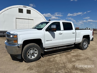 2017 Chevrolet Silverado 3500HD LT 4x4 Crew Cab بيك اب