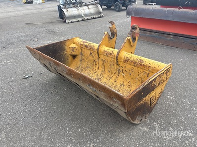 Cat 72 in Q/C Cleanup Excavator Bucket - Fits Cat 318C